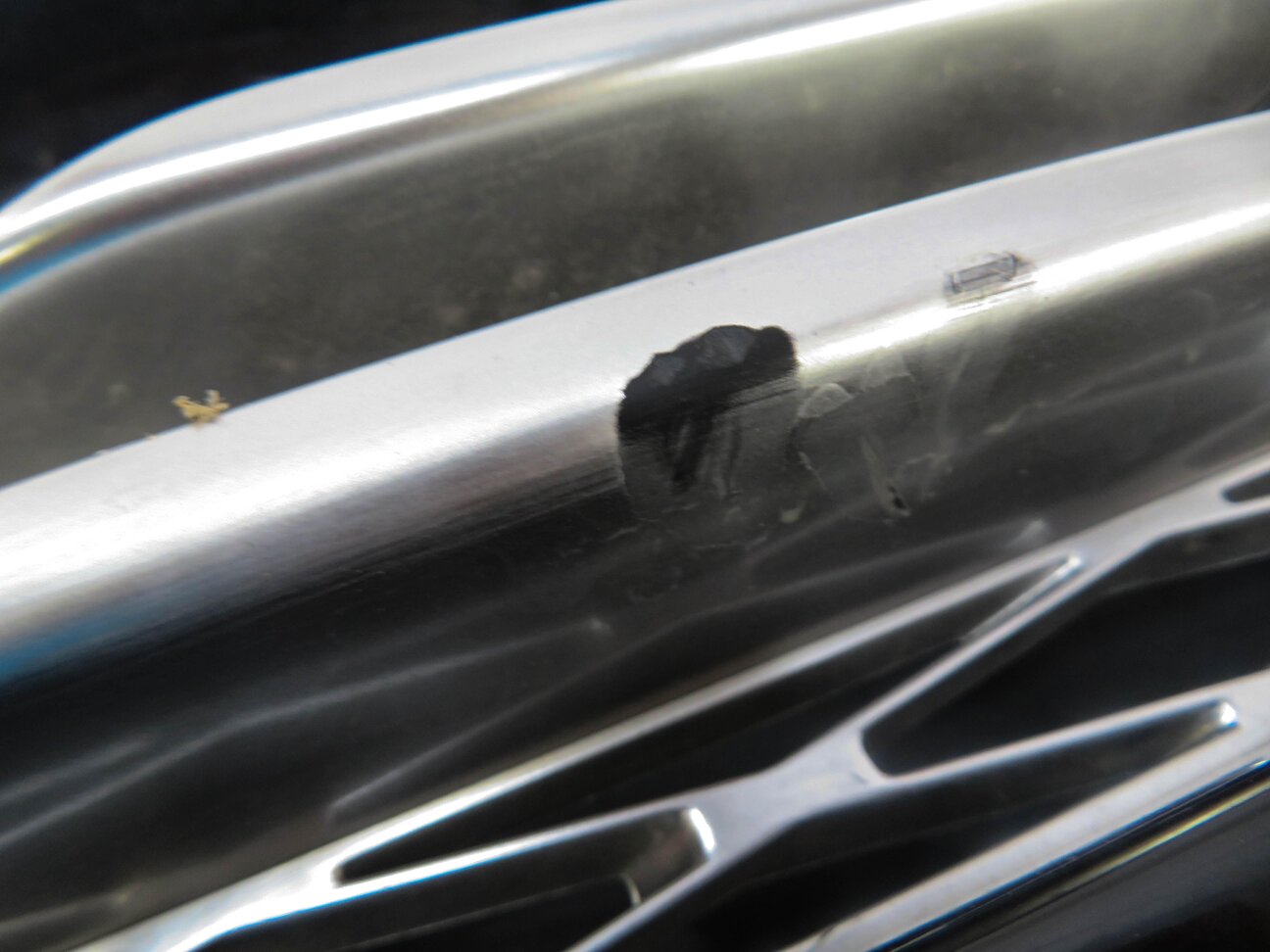 Thumbnail 5: 2012 RANGE ROVER SPORT (L320) RIGHT FRONT PASSENGER FENDER GRILLE TRIM (BLACK)