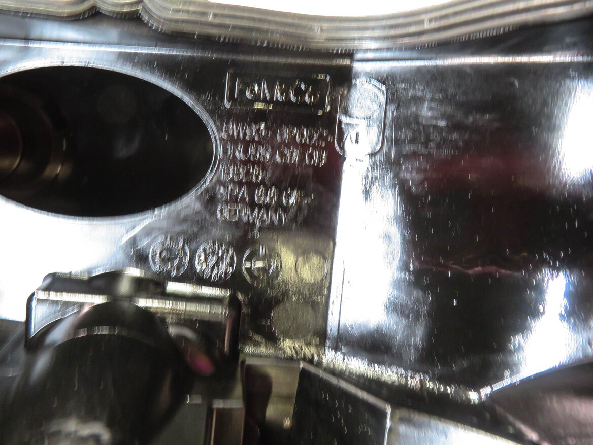 Thumbnail 5: 10-18 RANGE ROVER SPORT (L320 L322 L494 L405) 5.0L V8 - LEFT ENGINE VALVE COVER