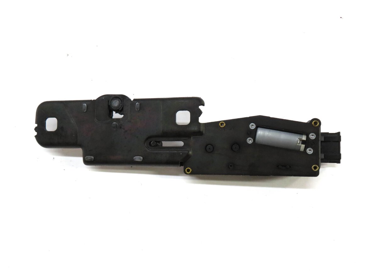 Thumbnail 4: 2014 AUDI Q5 (B8 8R) REAR TRUNK LOCK LATCH ACTUATOR MOTOR STRIKER PLATE