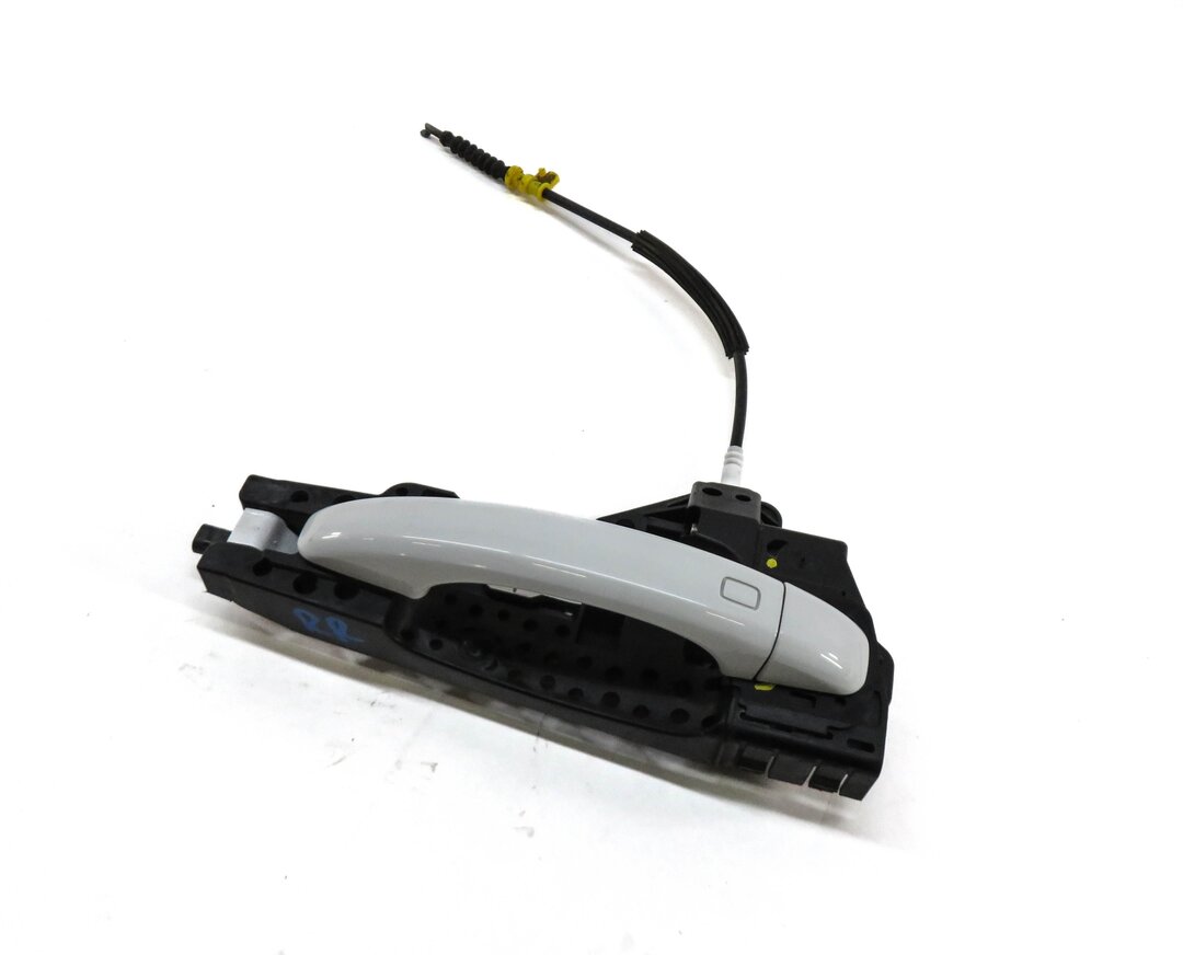 Thumbnail 1: 09-17 AUDI A4 S4 Q5 (B8 8K 8R) RIGHT REAR KEYLESS DOOR HANDLE (GLACIER WHITE 2Y)