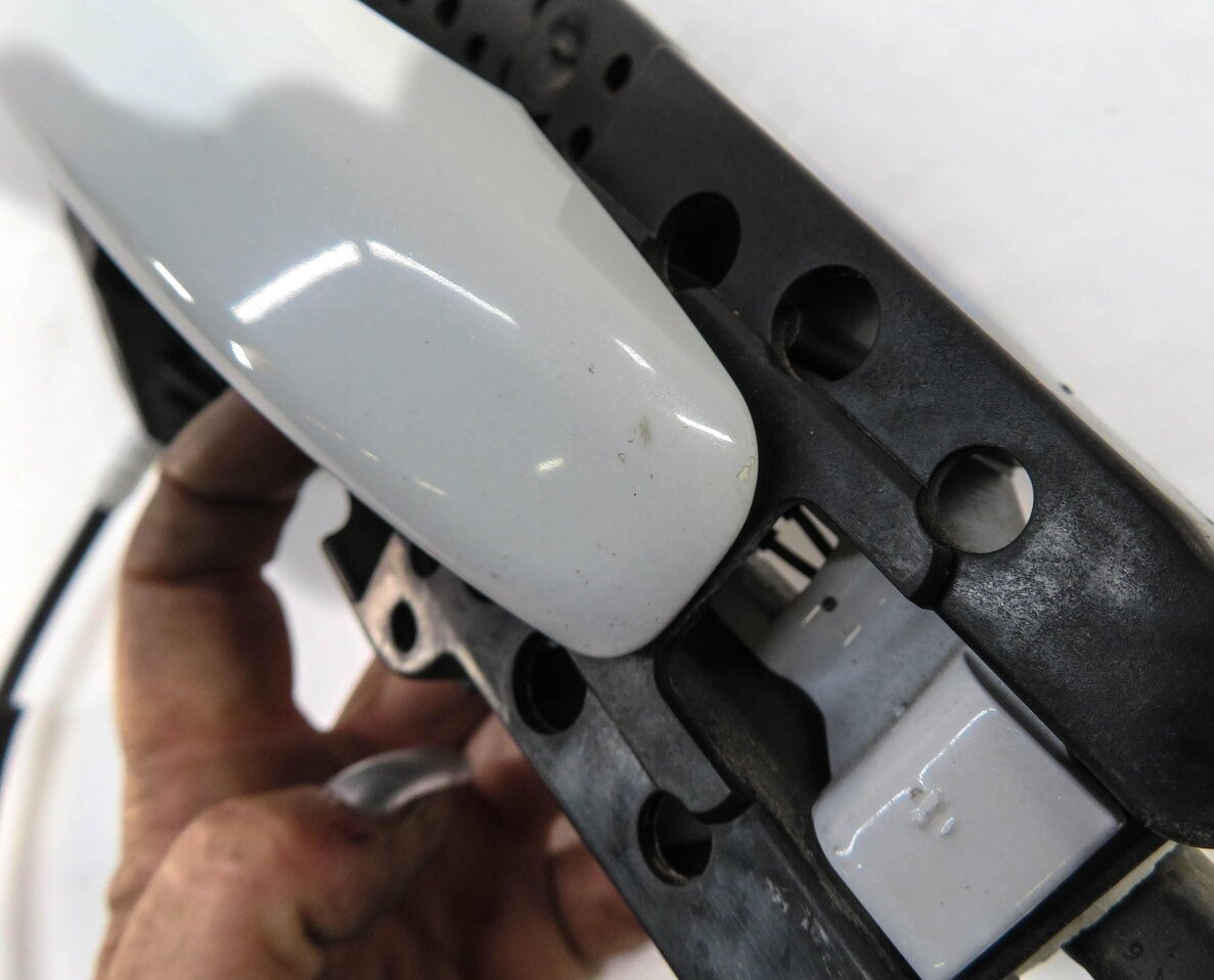 Thumbnail 6: 09-17 AUDI A4 S4 Q5 (B8 8K 8R) RIGHT REAR KEYLESS DOOR HANDLE (GLACIER WHITE 2Y)