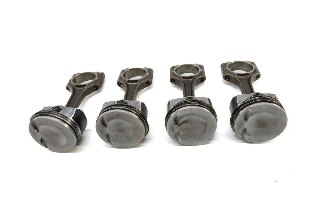 Thumbnail 3: 11-18 VW / AUDI A3 A4 A5 A6 Q5 TT (8P 8K 8T 8R 4G8 C7 MK2) 2.0L TURBO PISTON SET