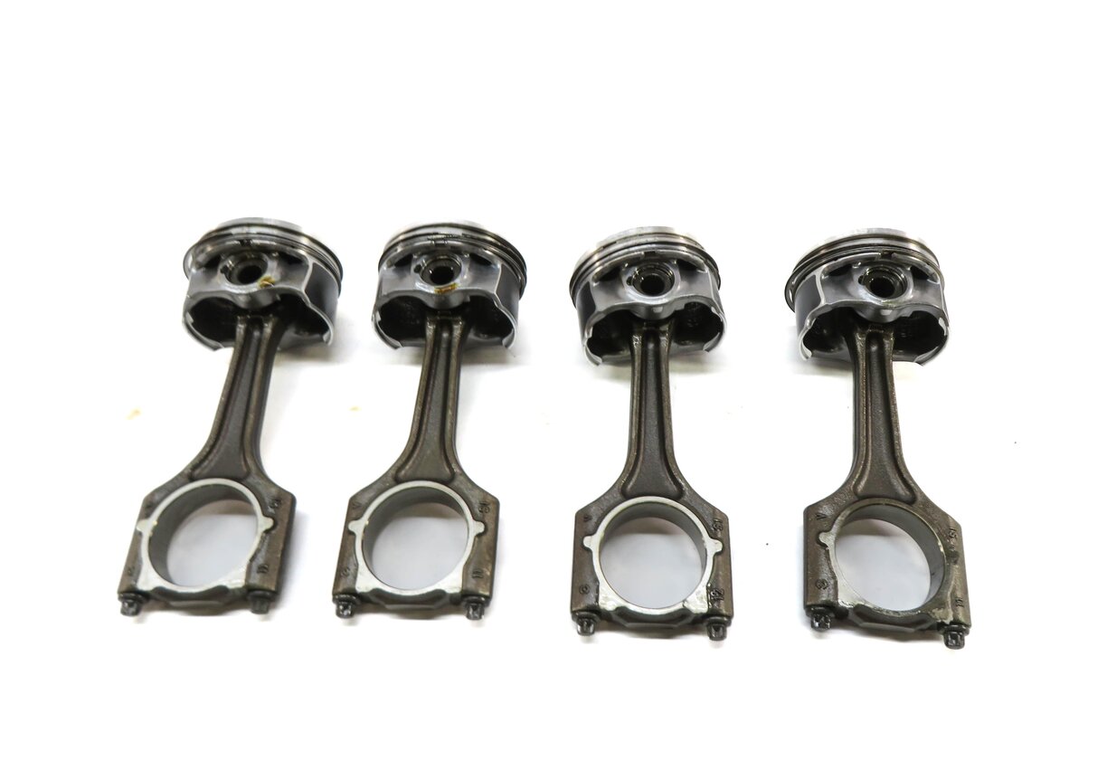 Thumbnail 4: 11-18 VW / AUDI A3 A4 A5 A6 Q5 TT (8P 8K 8T 8R 4G8 C7 MK2) 2.0L TURBO PISTON SET