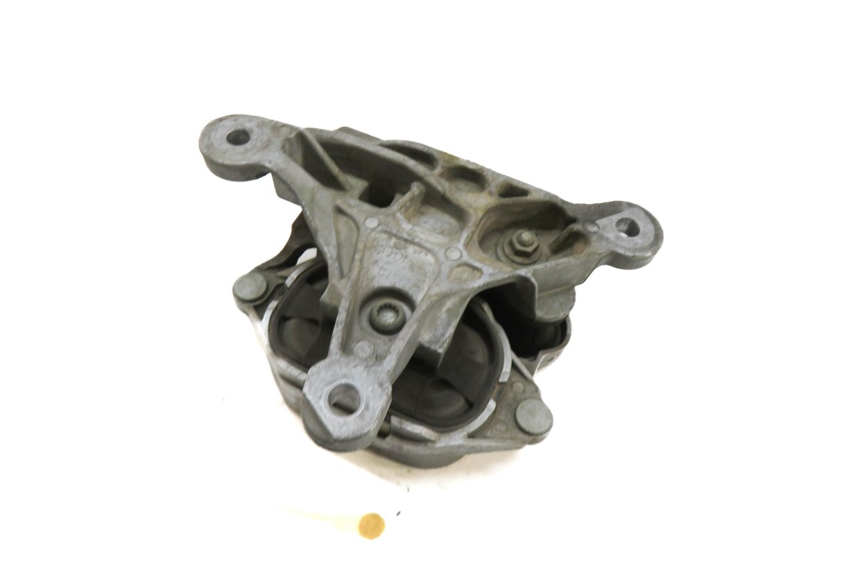 2013 AUDI A6 (C7) 2.0L CAEB TURBO ENGINE TRANSMISSION MOUNT BRACKET