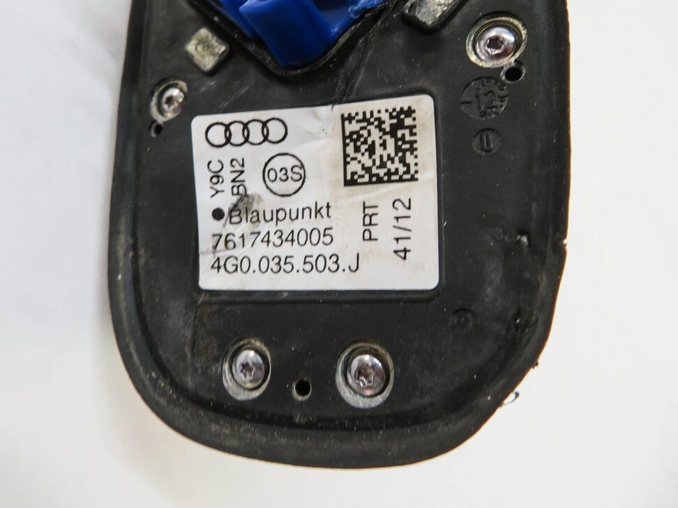 Thumbnail 5: 2013 AUDI A6 (C7) RADIO STEREO SHARK FIN ANTENNA (IBIS WHITE T9)