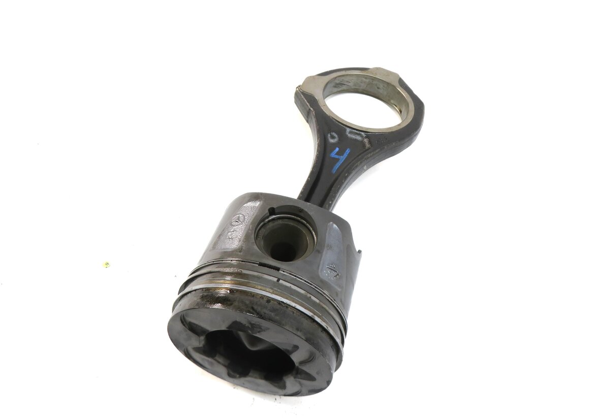 09-12 MERCEDES E GL ML R (W164 W212 W251 X164) 3.0L DIESEL ENGINE - LEFT PISTON