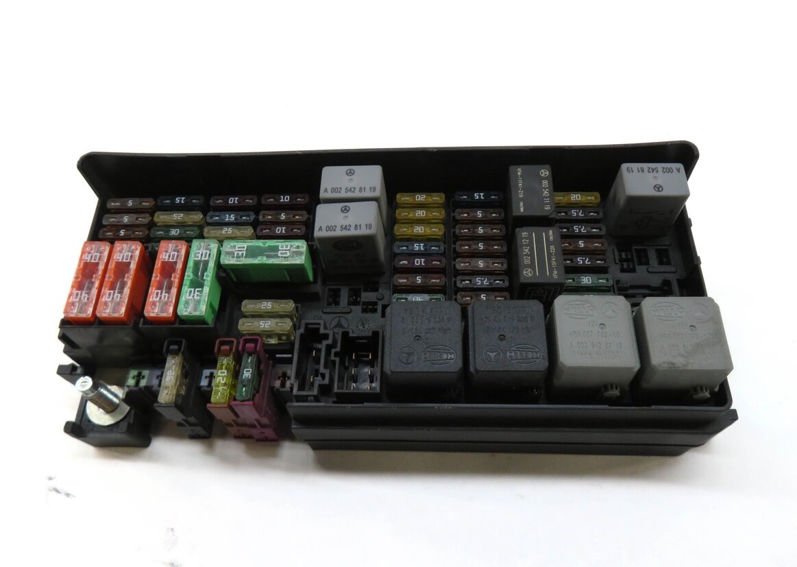 Thumbnail 2: 2010 MERCEDES ML350 (W164) REAR POWER JUNCTION RELAY FUSE BOX