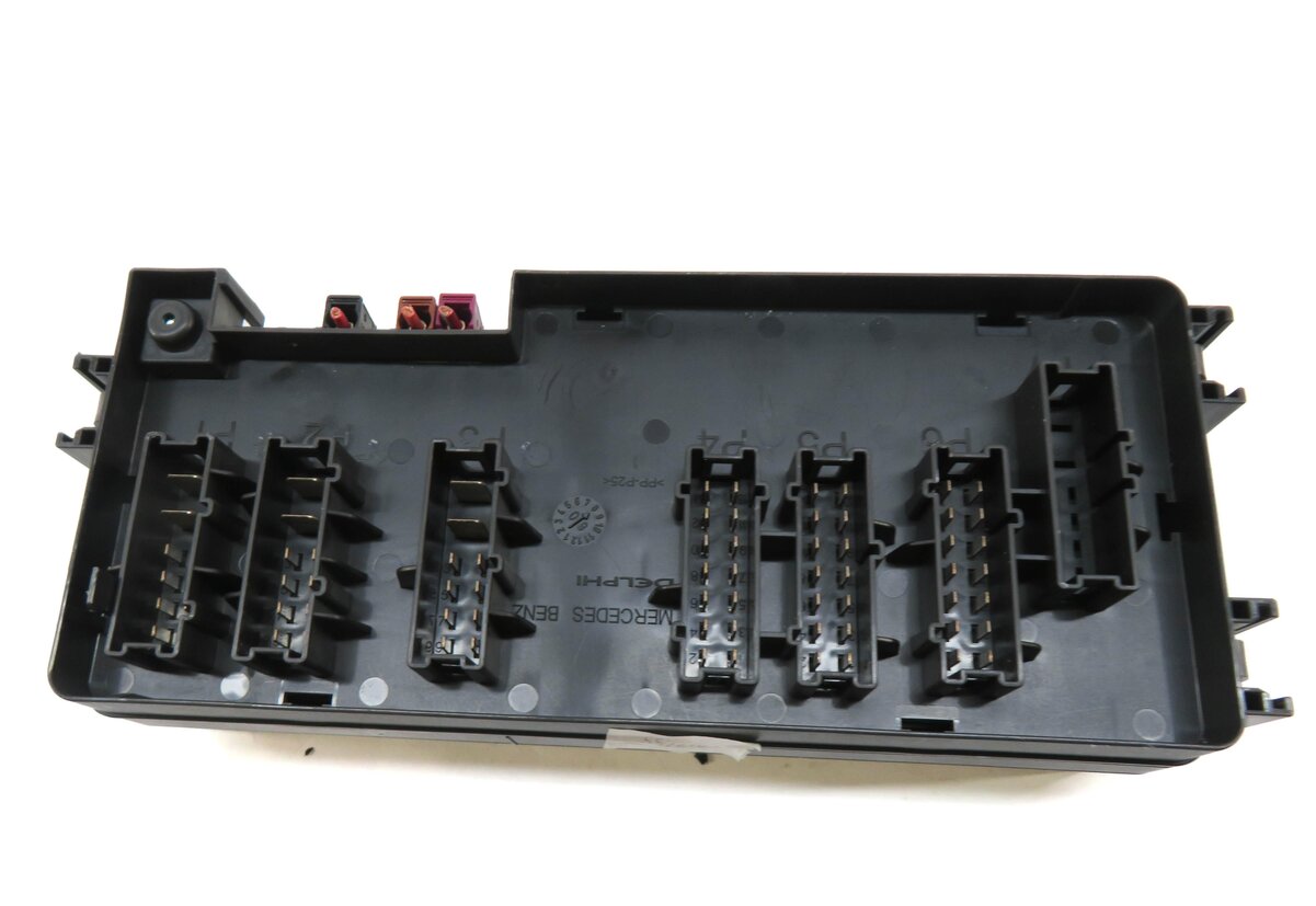 Thumbnail 3: 2010 MERCEDES ML350 (W164) REAR POWER JUNCTION RELAY FUSE BOX