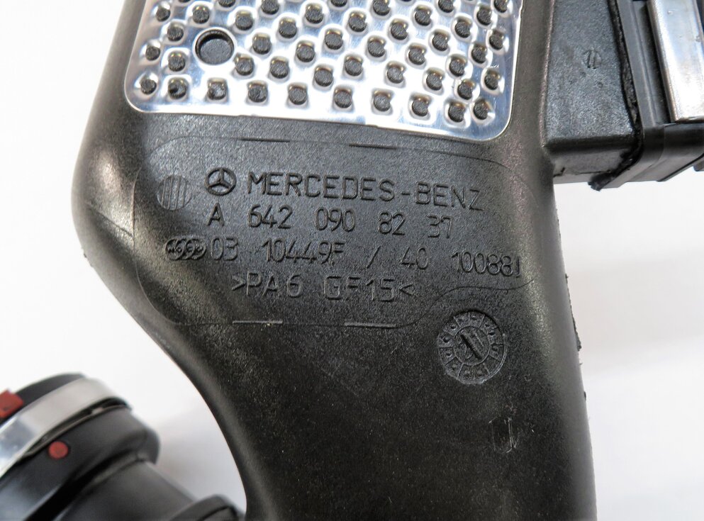 Thumbnail 6: 2010 MERCEDES ML350 (W164) 3.0L OM642 DIESEL ENGINE AIR INTAKE DUCT w/ SENSORS