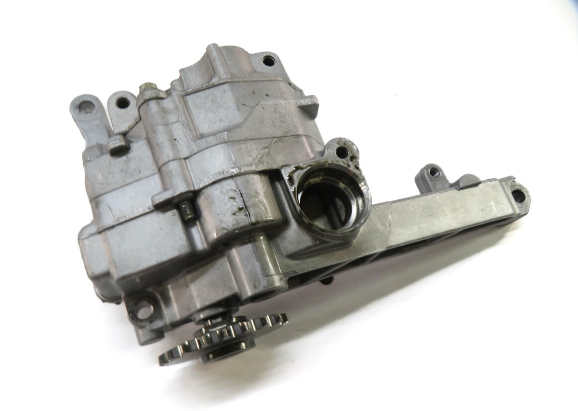 Thumbnail 1: 2010 MERCEDES ML350 (W164) 3.0L OM642 DIESEL ENGINE OIL PUMP