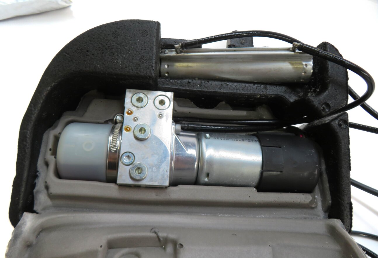Thumbnail 5: 2009-2011 MERCEDES ML-CLASS (W164) REAR TRUNK LIFT LIFTGATE HYDRAULIC PUM w/ RAM