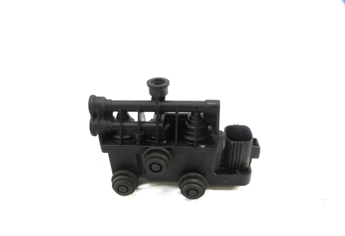 Thumbnail 2: 2006 RANGE ROVER (L322) AIR SUSPENSION AIR TRANSFER VALVE BLOCK