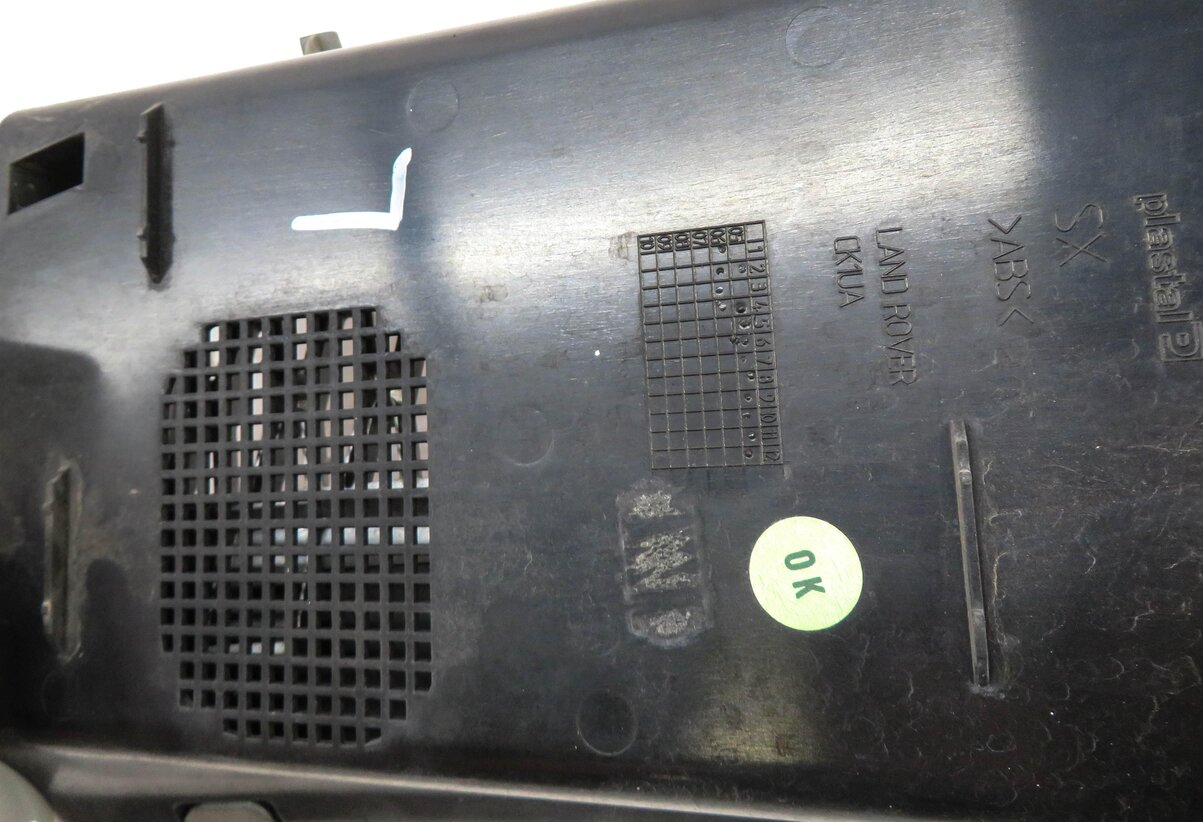 Thumbnail 6: 2006 RANGE ROVER (L322) LEFT FRONT DRIVER FENDER AIR VENT GRILLE TRIM