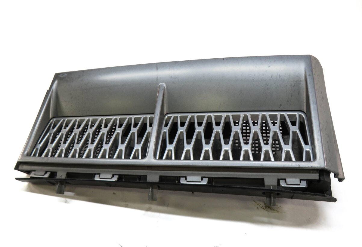 Thumbnail 2: 2006 RANGE ROVER (L322) RIGHT FRONT PASSENGER FENDER AIR VENT GRILLE TRIM