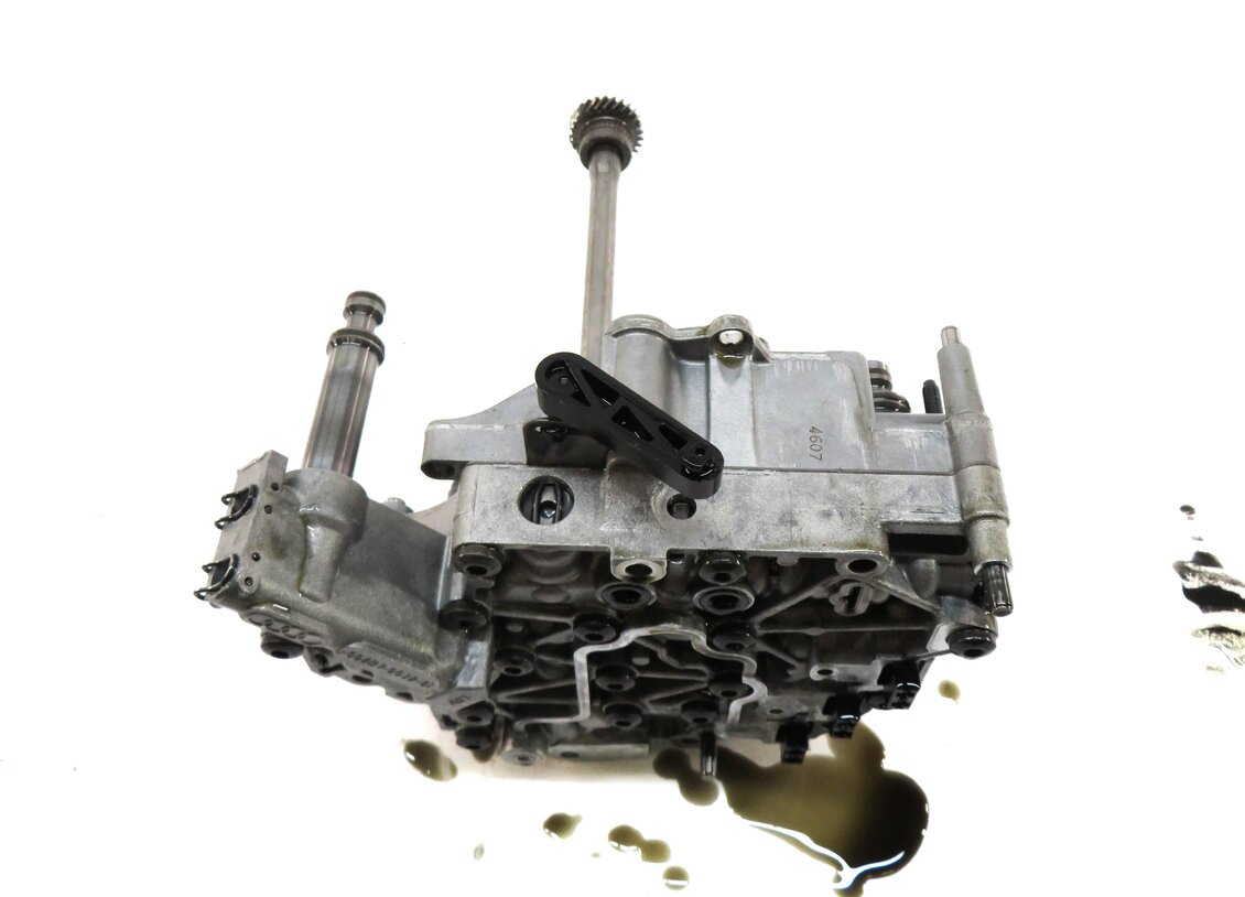 Thumbnail 3: 2013-2016 AUDI A4 (B8 8K) 2.0L FWD CVT TRANSMISSION VALVE BODY OIL PUMP