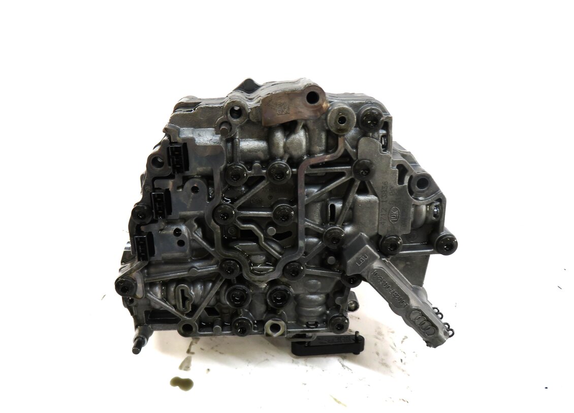 Thumbnail 6: 2013-2016 AUDI A4 (B8 8K) 2.0L FWD CVT TRANSMISSION VALVE BODY OIL PUMP