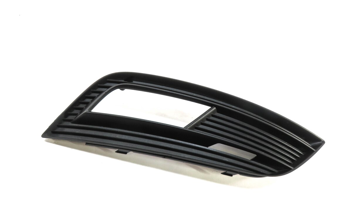 2013 AUDI A4 (B8 8K) RIGHT FRONT PASSENGER FOGLIGHT FOG LIGHT GRILLE TRIM
