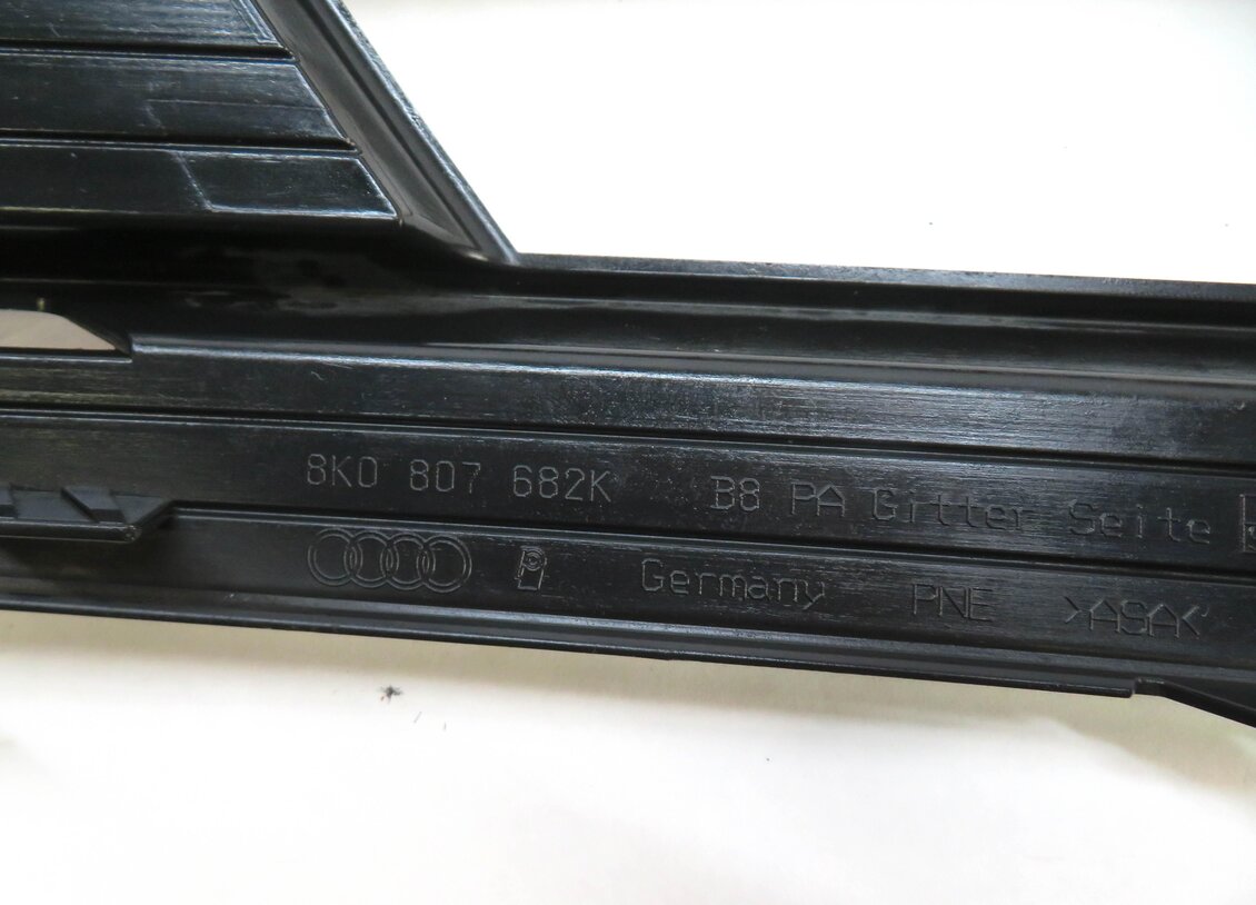 Thumbnail 5: 2013 AUDI A4 (B8 8K) RIGHT FRONT PASSENGER FOGLIGHT FOG LIGHT GRILLE TRIM
