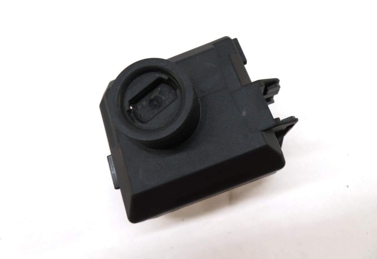 Thumbnail 1: 2014-2015 MERCEDES BENZ CLA45 AMG CLA250 (C117) IGNITION SWITCH MODULE