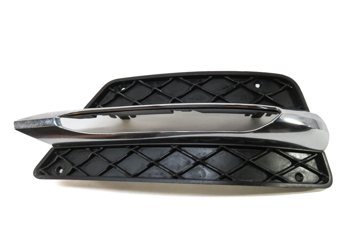 Thumbnail 2: 14-16 MERCEDES CLA250 (C117 W117) RIGHT FRONT PASSENGER FOGLIGHT FOG LIGHT LAMP