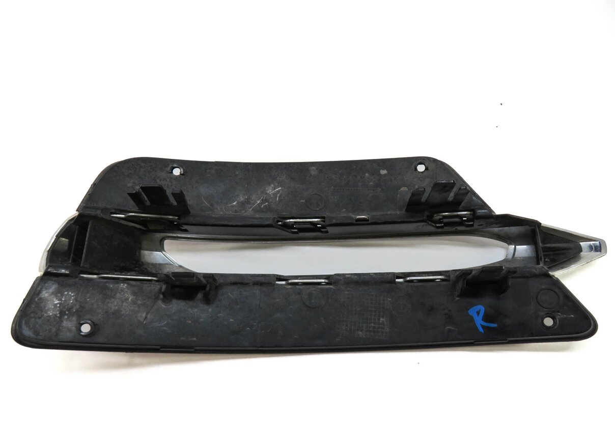 Thumbnail 4: 14-16 MERCEDES CLA250 (C117 W117) RIGHT FRONT PASSENGER FOGLIGHT FOG LIGHT LAMP