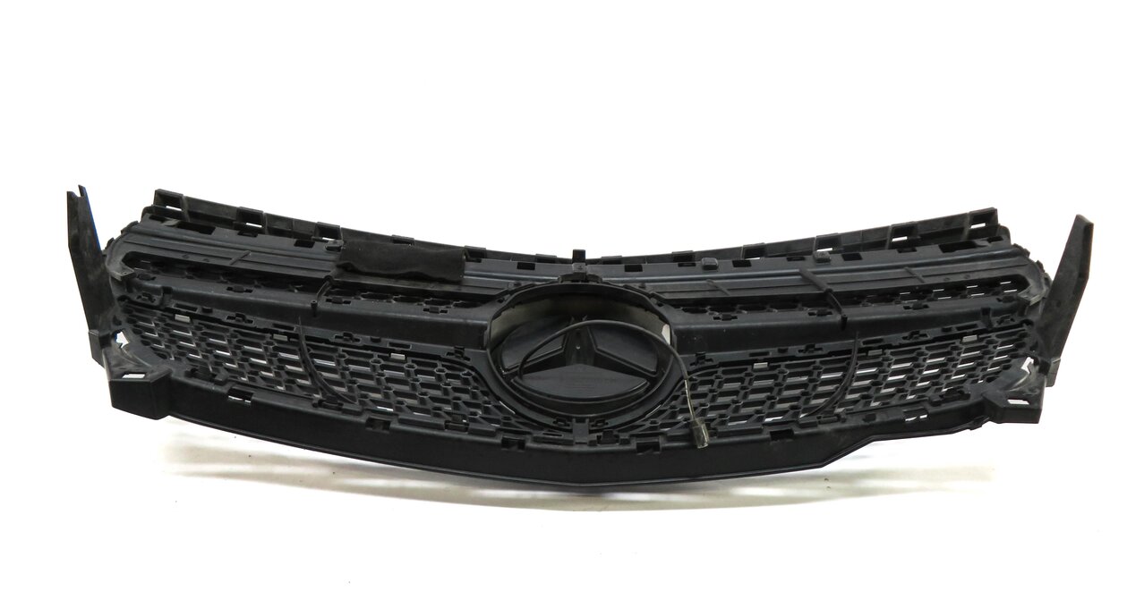 Thumbnail 4: 14-16 MERCEDES CLA250 (C117 W117) FRONT CENTER HOOD GRILLE AIR VENT GRILLE TRIM
