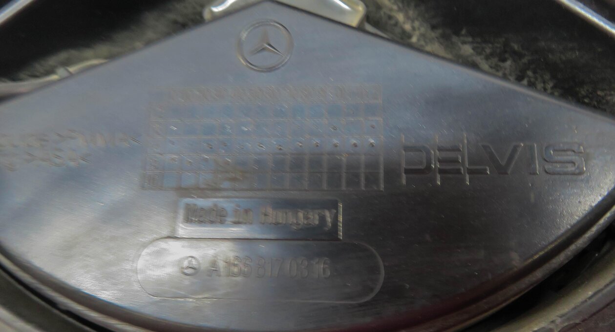 Thumbnail 6: 14-16 MERCEDES CLA250 (C117 W117) FRONT CENTER HOOD GRILLE AIR VENT GRILLE TRIM