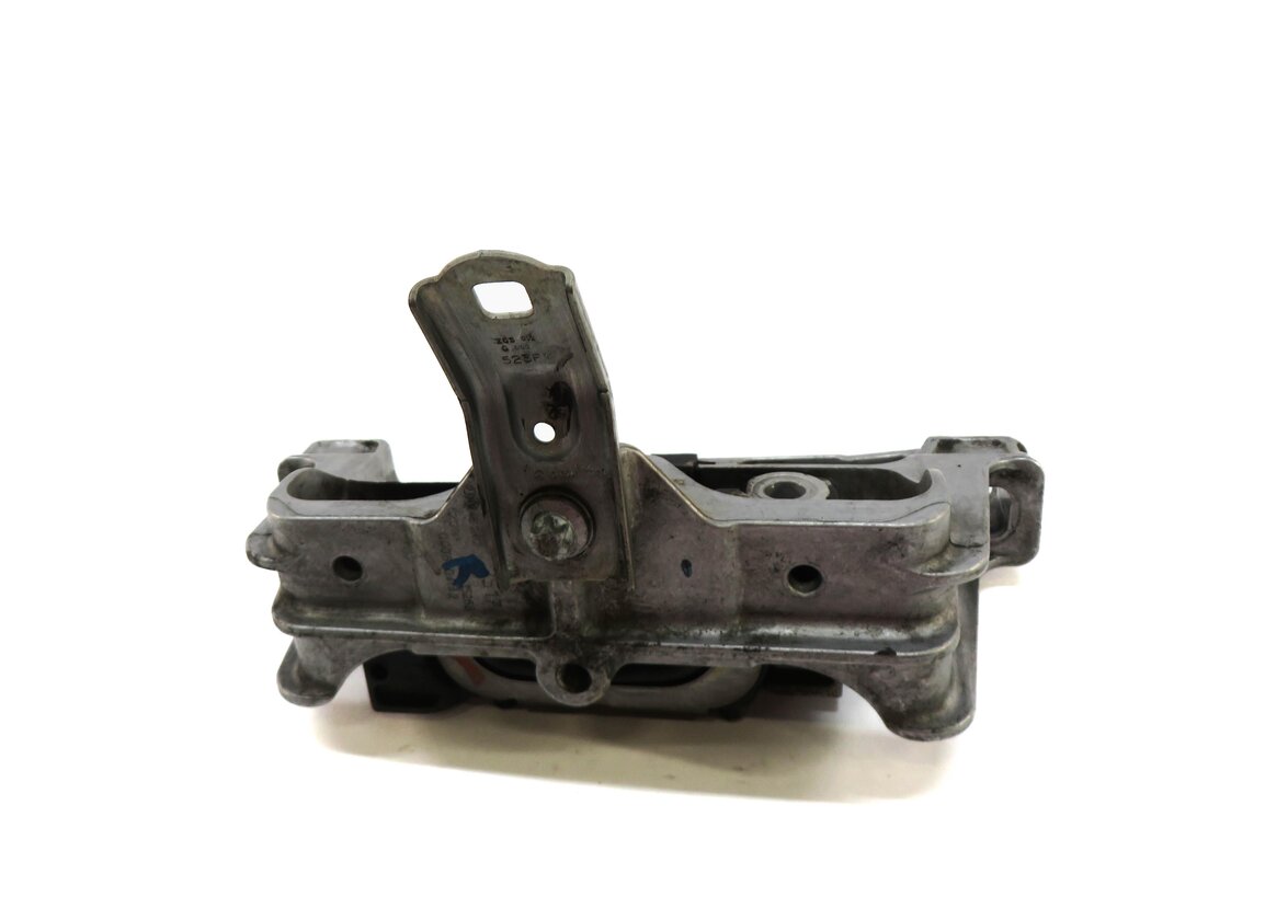 Thumbnail 3: 2016 MERCEDES CLA250 (C117) 2.0L M270 TURBO ENGINE RIGHT MOTOR MOUNT BRACKET