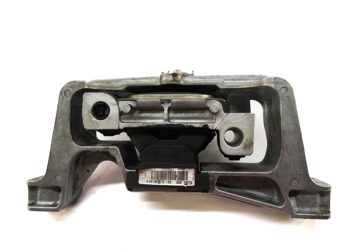 Thumbnail 4: 2016 MERCEDES CLA250 (C117) 2.0L M270 TURBO ENGINE RIGHT MOTOR MOUNT BRACKET