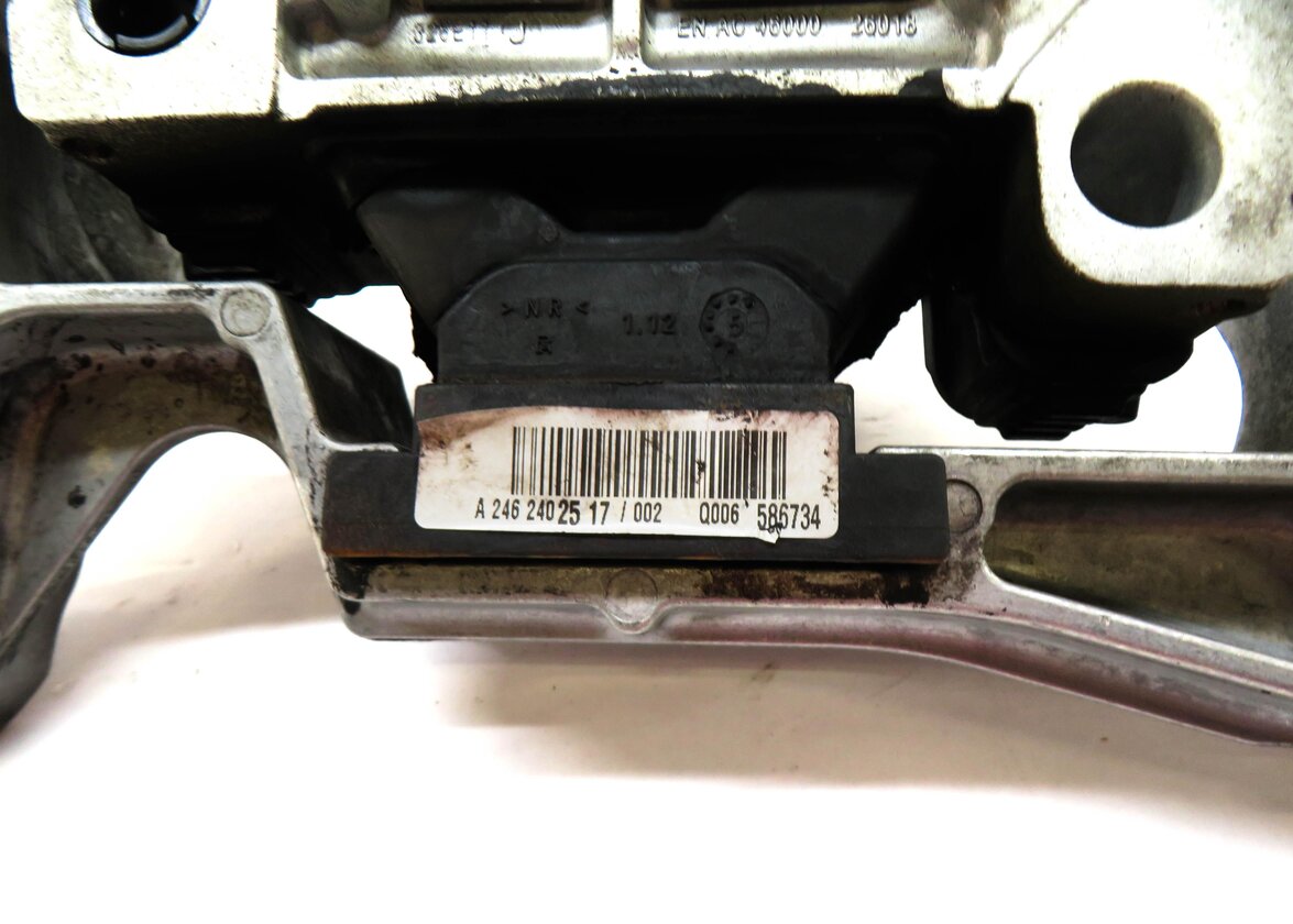 Thumbnail 5: 2016 MERCEDES CLA250 (C117) 2.0L M270 TURBO ENGINE RIGHT MOTOR MOUNT BRACKET