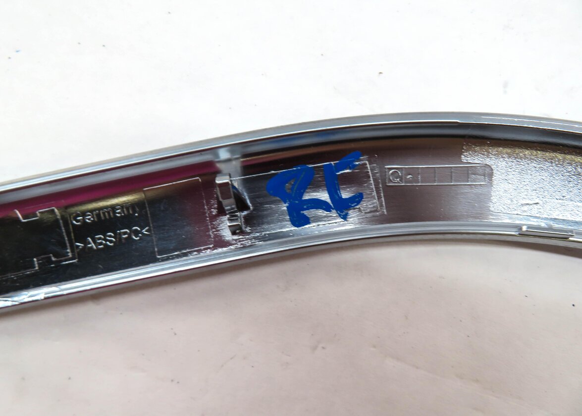 Thumbnail 7: 2016 MERCEDES CLA250 (C117) FRONT & REAR DOOR PANEL TRIM STRIP SET-4 (SILVER)