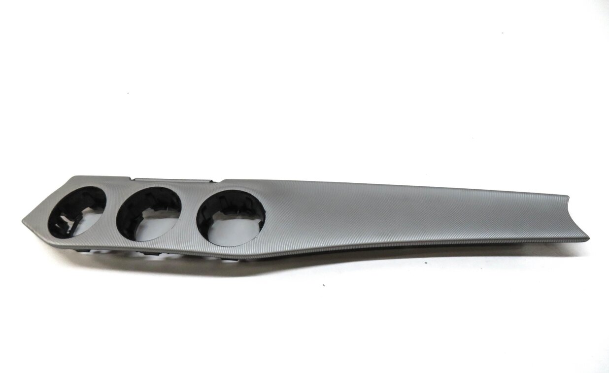 Thumbnail 2: 2016 MERCEDES CLA250 (C117) RIGHT DASH HEATER VENT TRIM PANEL (SILVER WAVE)