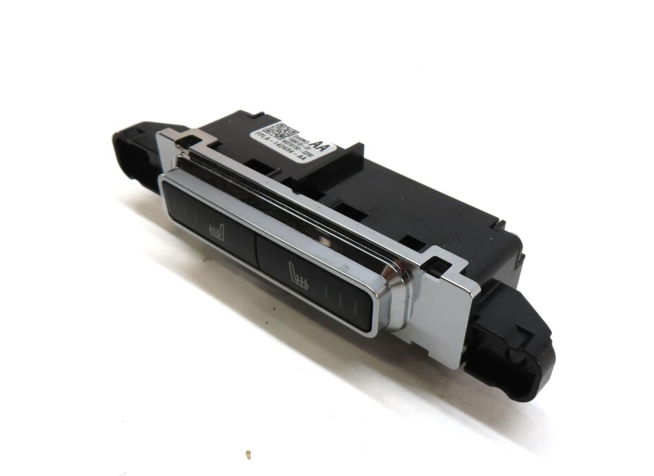 Thumbnail 3: 2016 RANGE ROVER SPORT (L494) REAR HEATED SEAT SWITCH BUTTON