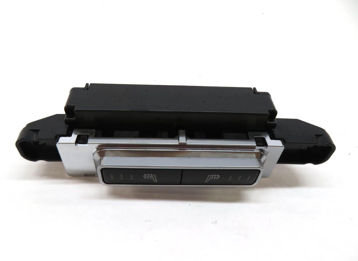 Thumbnail 5: 2016 RANGE ROVER SPORT (L494) REAR HEATED SEAT SWITCH BUTTON