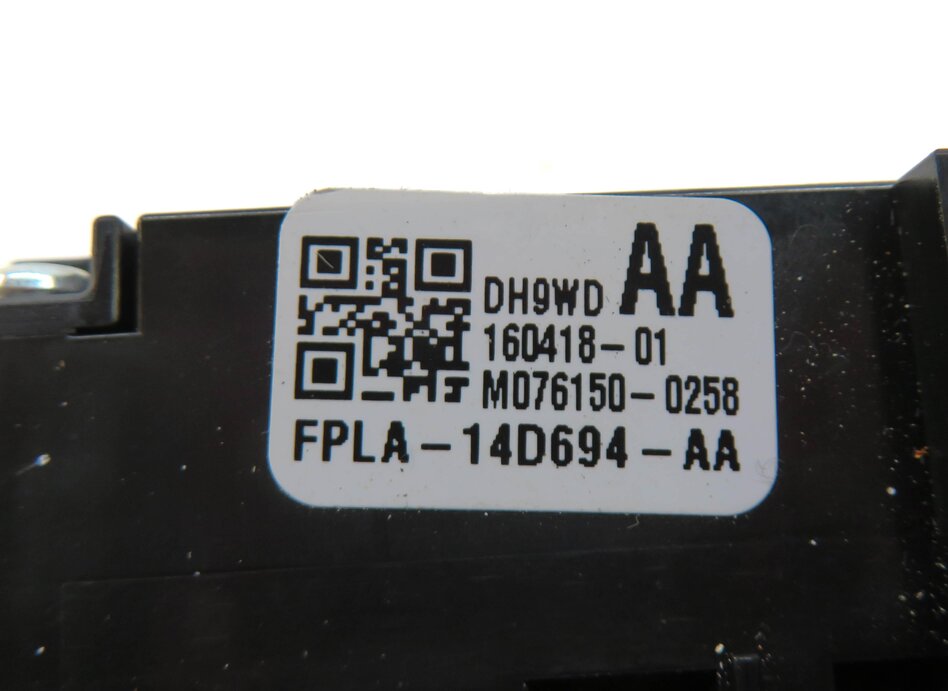 Thumbnail 6: 2016 RANGE ROVER SPORT (L494) REAR HEATED SEAT SWITCH BUTTON