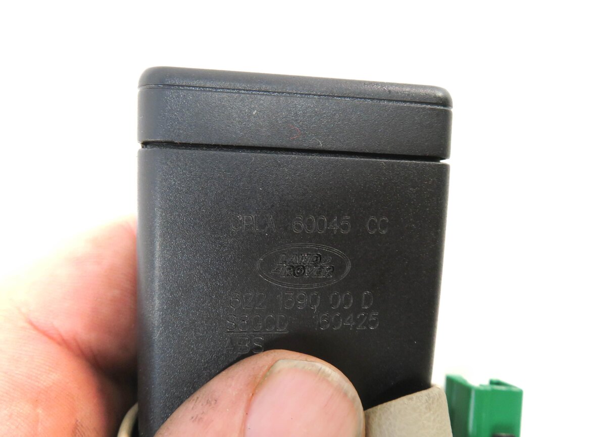 Thumbnail 6: 2016 RANGE ROVER SPORT (L494) REAR SECOND ROW SEAT SEATBELT BUCKLE RECEIVER SET