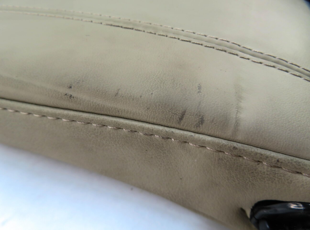 Thumbnail 7: 2016 RANGE ROVER SPORT (L494) RIGHT REAR 3rd THIRD ROW SEAT HEADREST (ALMOND)