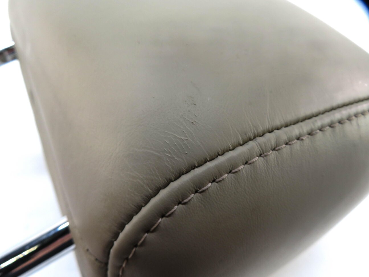 Thumbnail 7: 2016 RANGE ROVER SPORT (L494) RIGHT REAR 2nd SECOND ROW SEAT HEADREST (ALMOND)