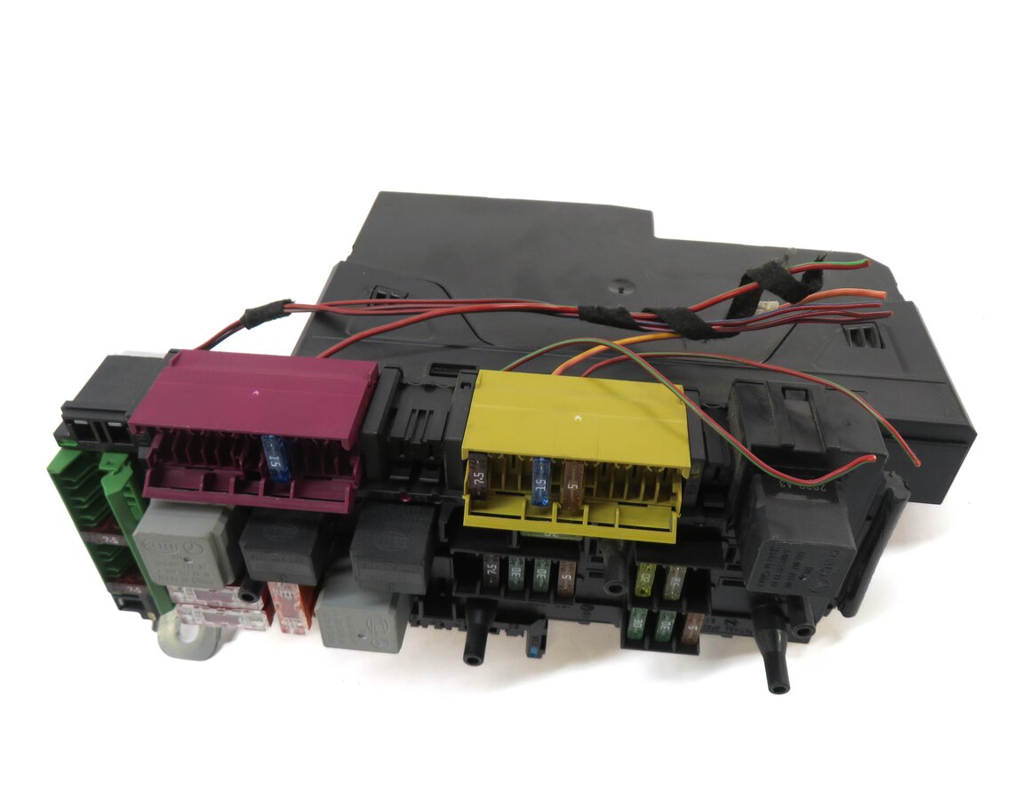 Thumbnail 4: 2011-2015 MERCEDES C-CLASS (W204) REAR SIGNAL ACQUISITION CONTROL MODULE SAM