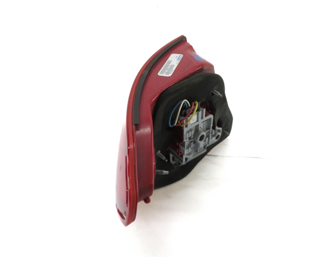 Thumbnail 4: 12-15 MERCEDES C250 C300 C350 (W204) RIGHT PASSENGER TAILLIGHT BRAKE LIGHT LAMP