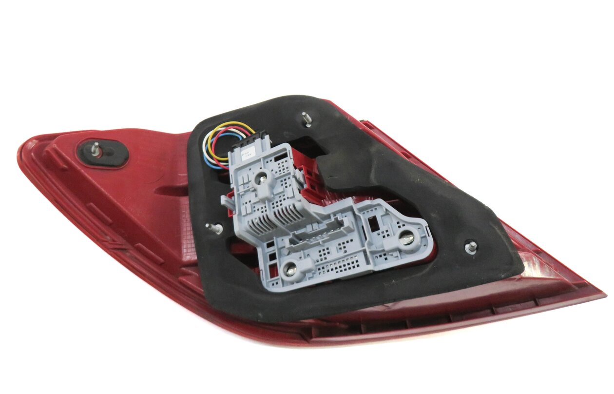 Thumbnail 5: 12-15 MERCEDES C250 C300 C350 (W204) RIGHT PASSENGER TAILLIGHT BRAKE LIGHT LAMP