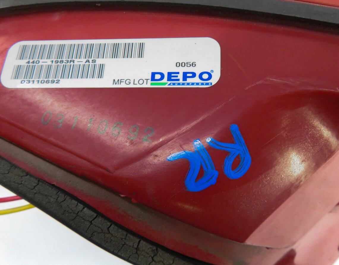 Thumbnail 6: 12-15 MERCEDES C250 C300 C350 (W204) RIGHT PASSENGER TAILLIGHT BRAKE LIGHT LAMP