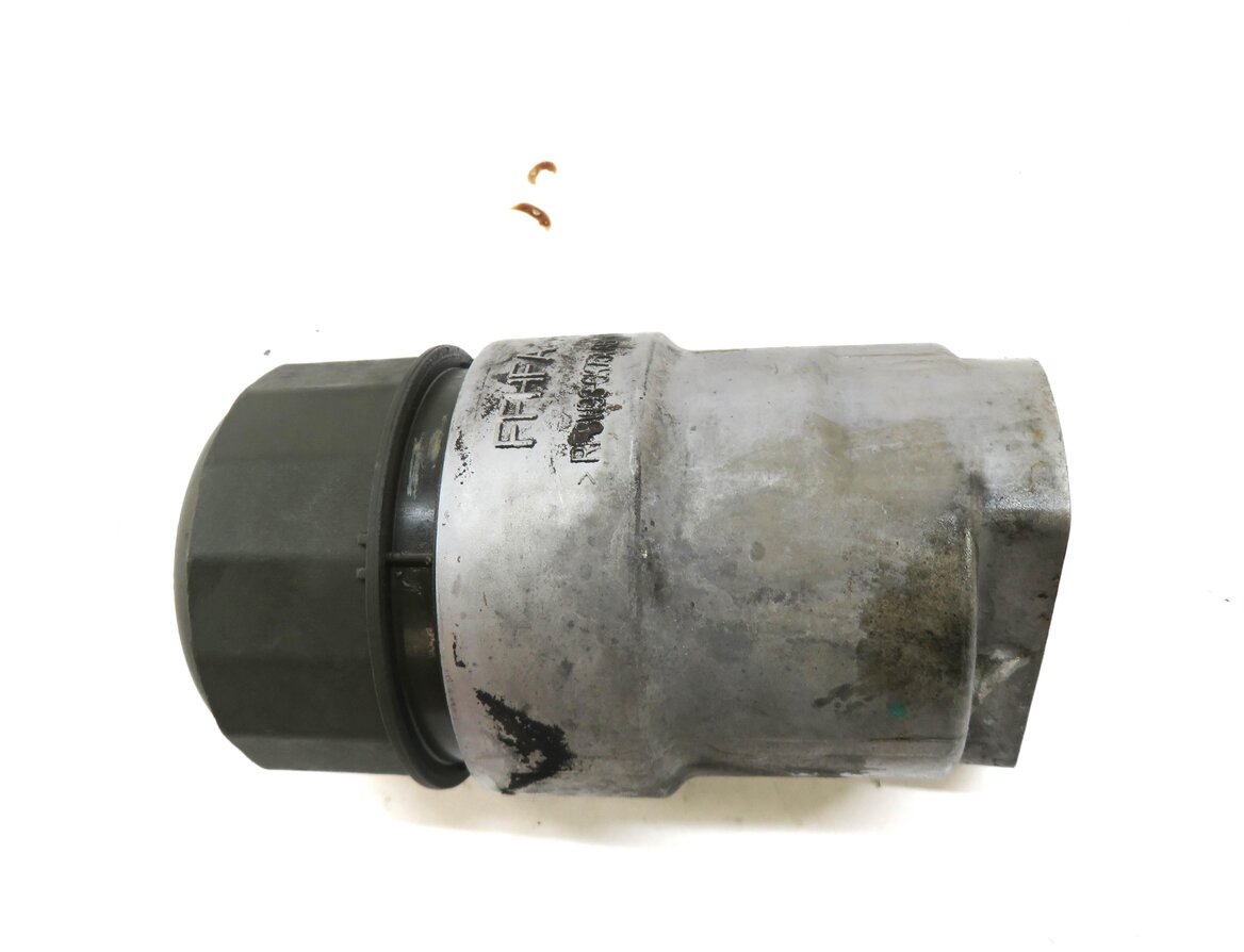 Thumbnail 3: 2010 LAND ROVER LR4 5.0L AJ133 V8 ENGINE OIL FILTER HOUSING w/ CAP