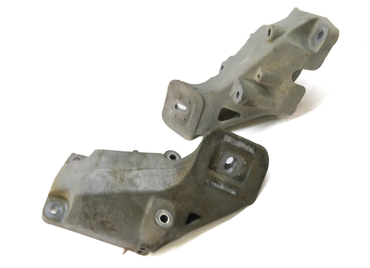 Thumbnail 2: 2010 LAND ROVER LR4 5.0L AJ133 V8 ENGINE LEFT & RIGHT MOTOR MOUNT BRACKET SET