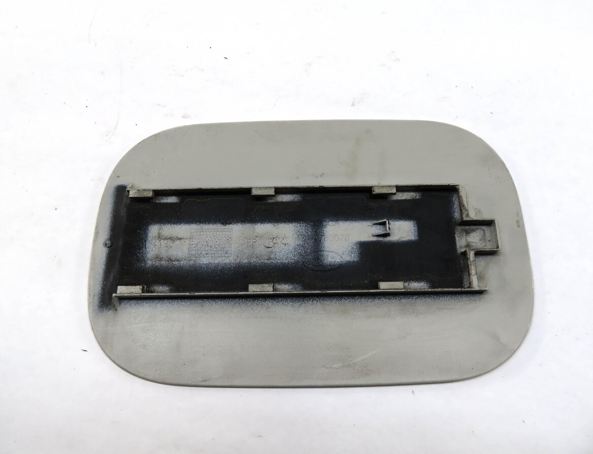 Thumbnail 4: 05-16 LR3 LR4 RANGE ROVER SPORT (L320) FUEL TANK DOOR TRIM (ALASKA WHITE 909)