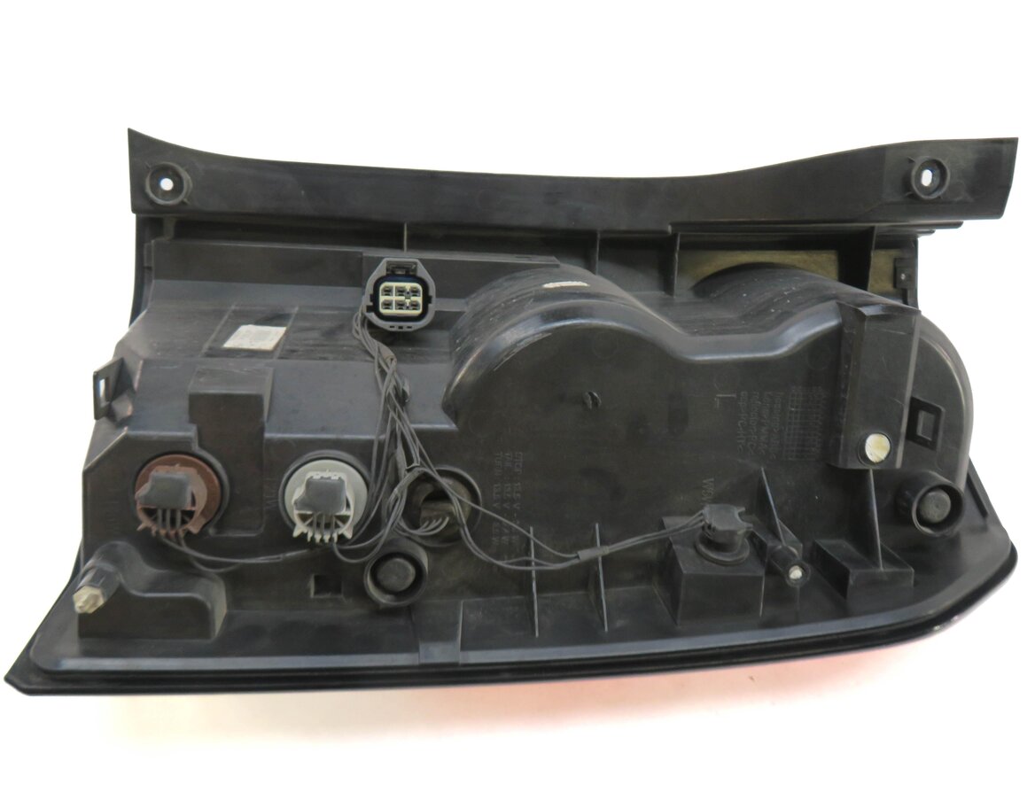 Thumbnail 6: 2010-2013 LAND ROVER LR4 - LEFT DRIVER REAR TAILLIGHT BRAKE LIGHT LAMP