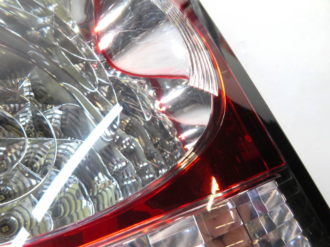 Thumbnail 9: 2010-2013 LAND ROVER LR4 - LEFT DRIVER REAR TAILLIGHT BRAKE LIGHT LAMP