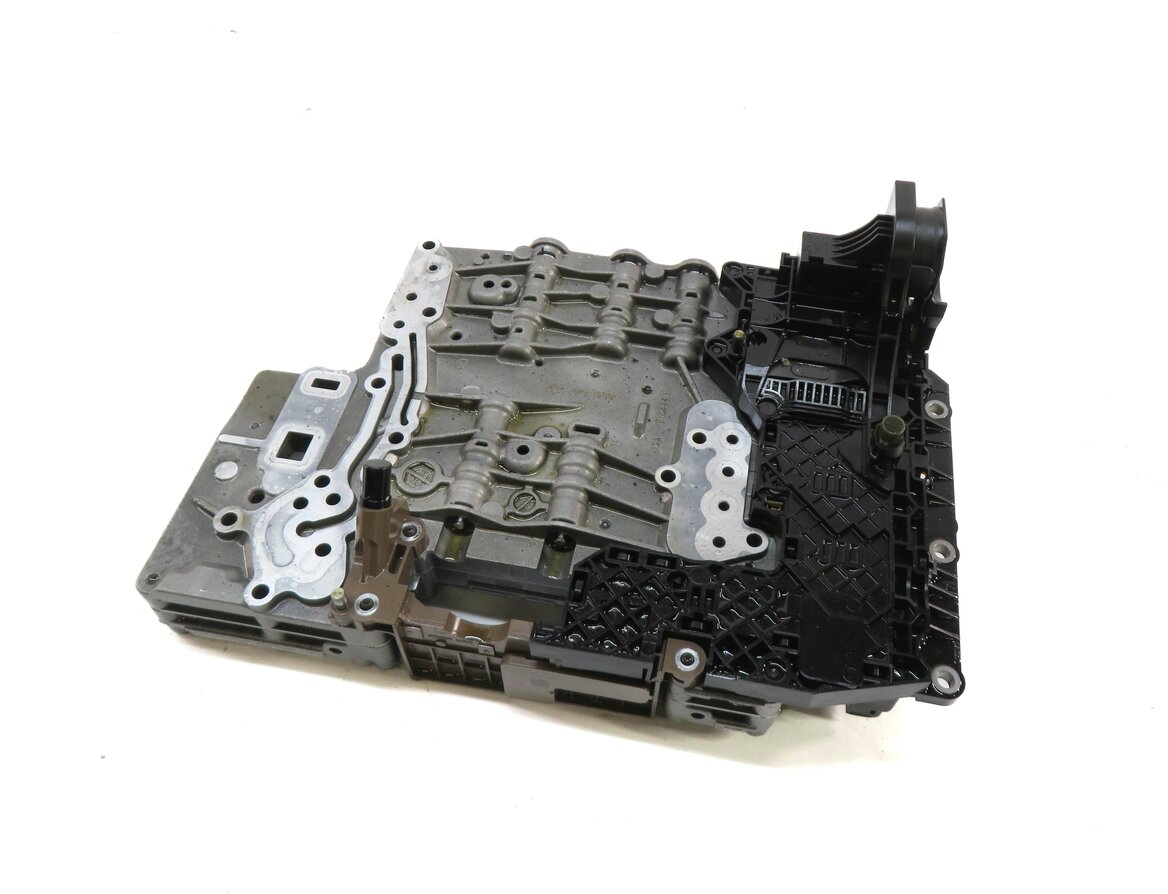Thumbnail 1: 10-12 LR4 RANGE ROVER SPORT (L320 L322) 5.0L 6HP-28 A/T TRANSMISSION VALVE BODY