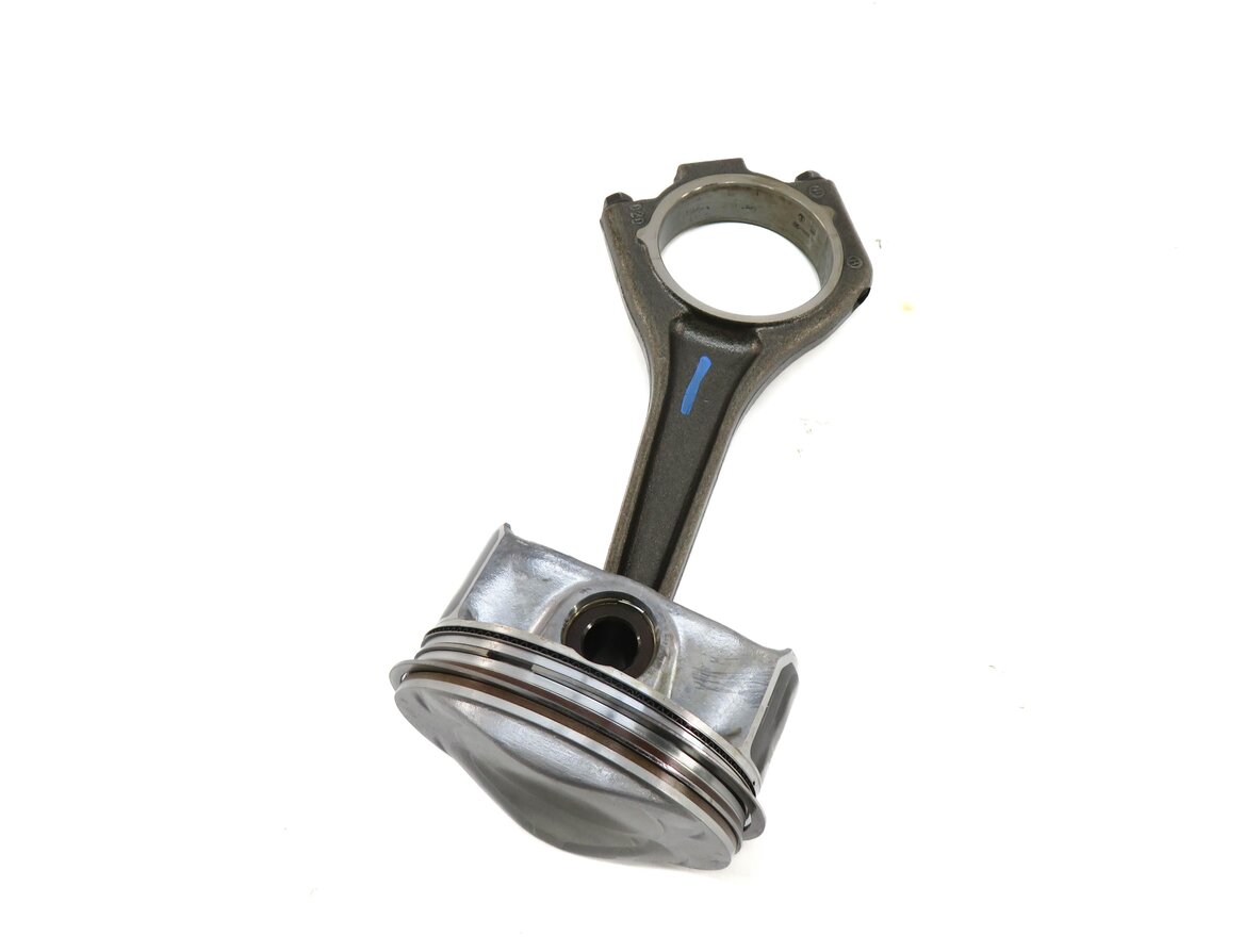 Thumbnail 1: 2010 LAND ROVER LR4 5.0L AJ133 V8 ENGINE PISTON w/ CONNECTING ROD