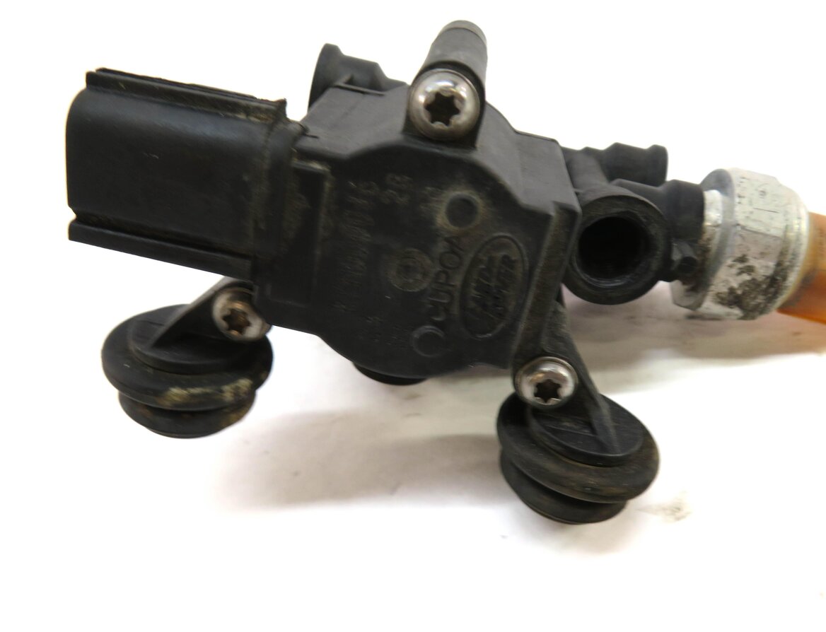 Thumbnail 8: 2010 LAND ROVER LR4 FRONT & REAR AIR SUSPENSION VALVE BLOCK SET-3